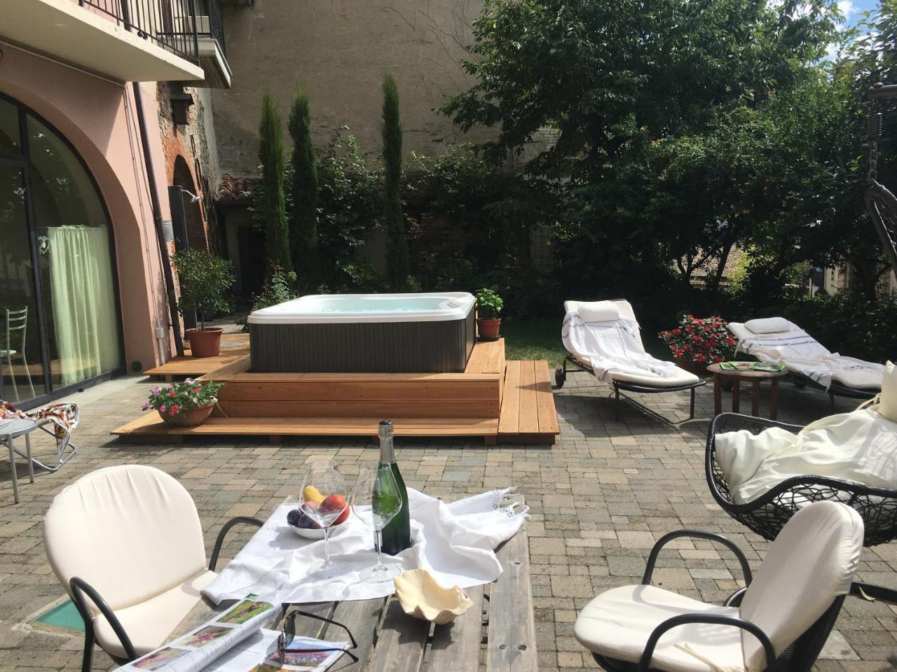 Bed and Breakfast L'Aromatario Neive Exterior foto